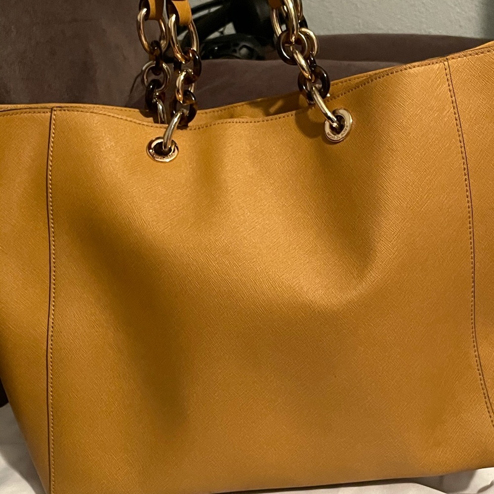 AUTHENTIC Michael Kors Tote
